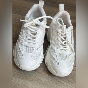Steve Madden Possession Sneaker
